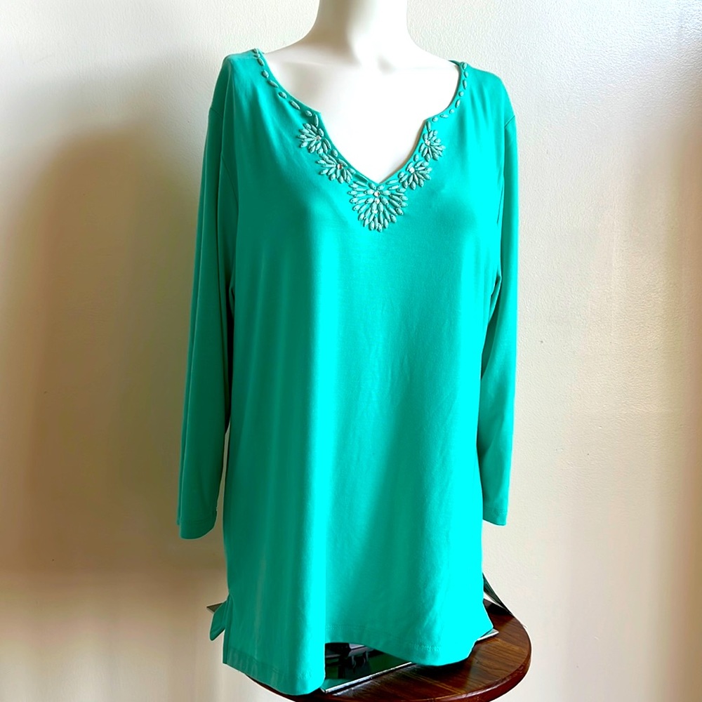Ruby Rd women’s Large mint top with jeweled neck accents